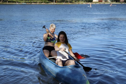 Ukončení sezóny při pádlování na LA loděnici
