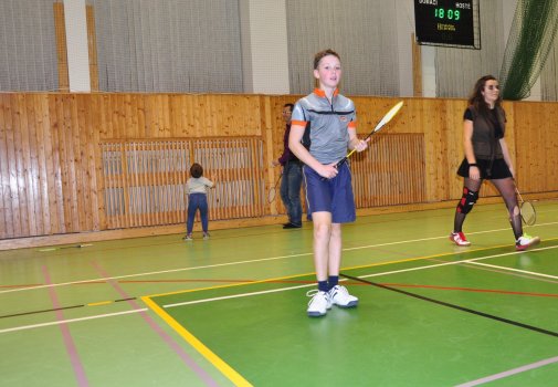 Předvánoční turnaj v Hradci a čertovský badminton v LA