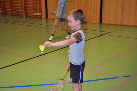 Předvánoční turnaj v Hradci a čertovský badminton v LA