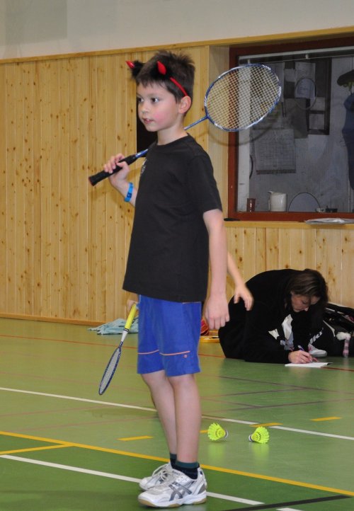 Předvánoční turnaj v Hradci a čertovský badminton v LA