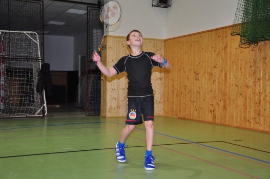 Předvánoční turnaj v Hradci a čertovský badminton v LA