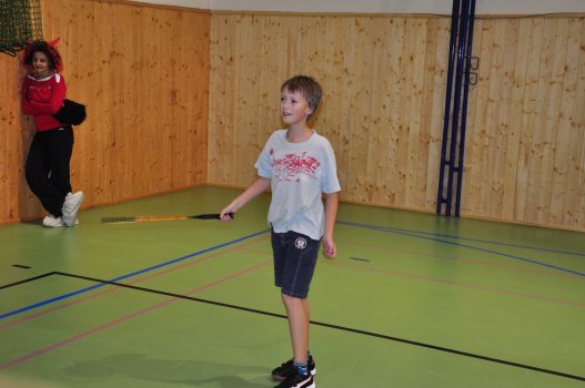 Předvánoční turnaj v Hradci a čertovský badminton v LA