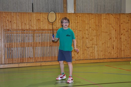 Předvánoční turnaj v Hradci a čertovský badminton v LA