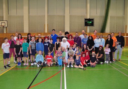Předvánoční turnaj v Hradci a čertovský badminton v LA