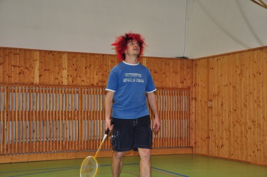 Předvánoční turnaj v Hradci a čertovský badminton v LA