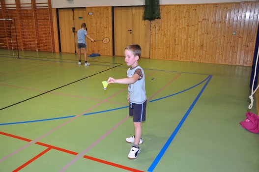 Předvánoční turnaj v Hradci a čertovský badminton v LA