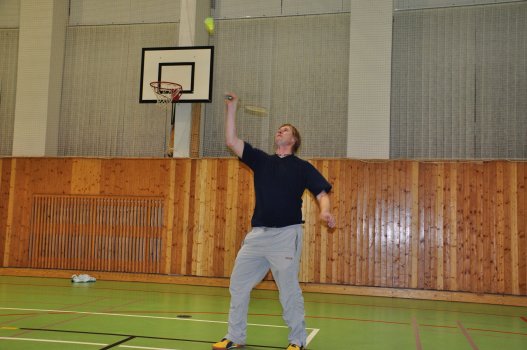 Předvánoční turnaj v Hradci a čertovský badminton v LA