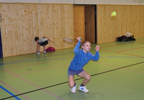 Předvánoční turnaj v Hradci a čertovský badminton v LA