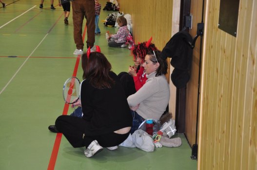 Předvánoční turnaj v Hradci a čertovský badminton v LA