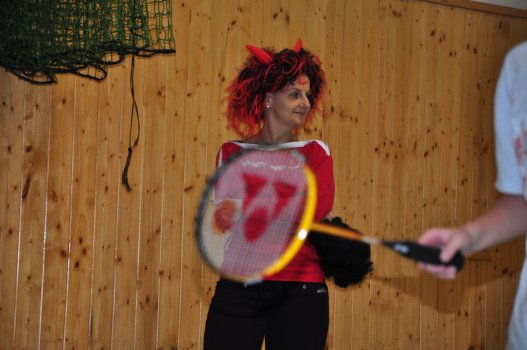 Předvánoční turnaj v Hradci a čertovský badminton v LA