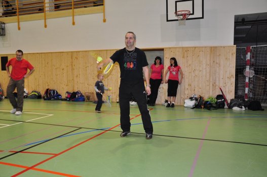 Předvánoční turnaj v Hradci a čertovský badminton v LA