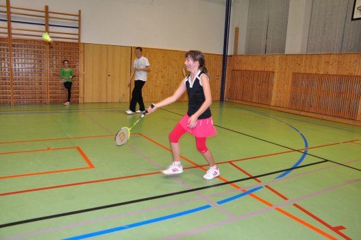 Předvánoční turnaj v Hradci a čertovský badminton v LA