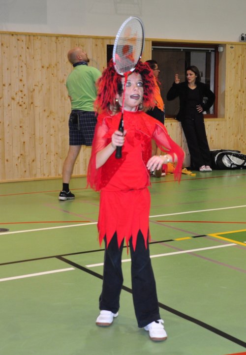 Předvánoční turnaj v Hradci a čertovský badminton v LA