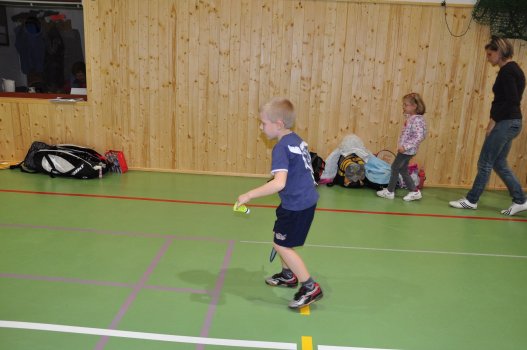 Předvánoční turnaj v Hradci a čertovský badminton v LA