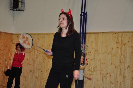 Předvánoční turnaj v Hradci a čertovský badminton v LA