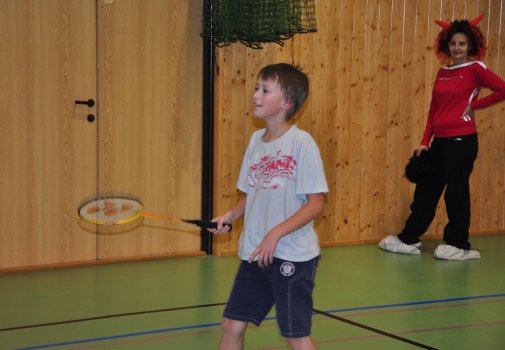 Předvánoční turnaj v Hradci a čertovský badminton v LA