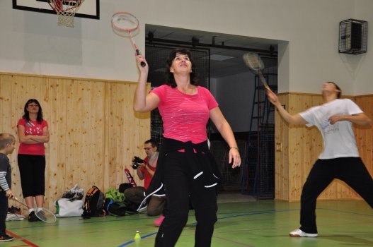 Předvánoční turnaj v Hradci a čertovský badminton v LA