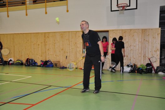 Předvánoční turnaj v Hradci a čertovský badminton v LA