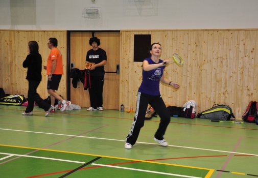 Předvánoční turnaj v Hradci a čertovský badminton v LA