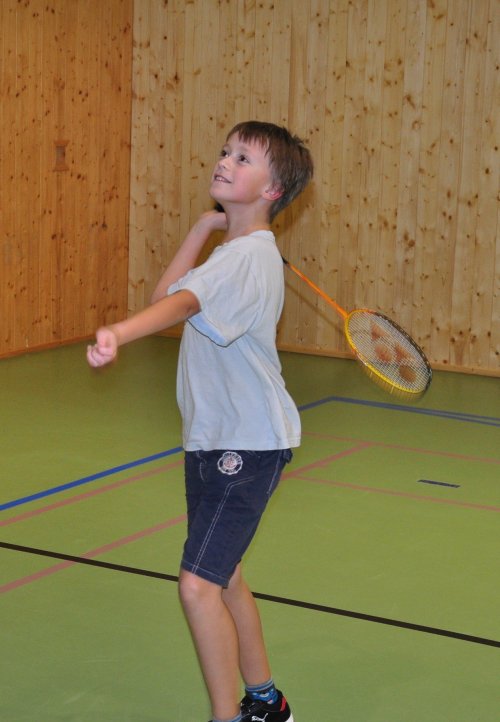 Předvánoční turnaj v Hradci a čertovský badminton v LA