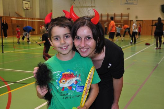 Předvánoční turnaj v Hradci a čertovský badminton v LA