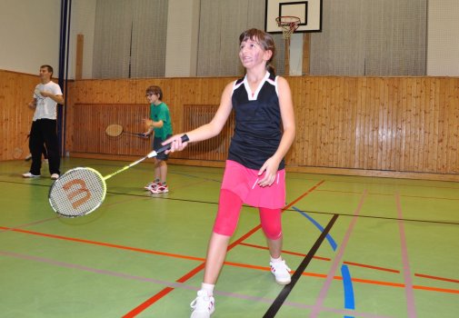 Předvánoční turnaj v Hradci a čertovský badminton v LA