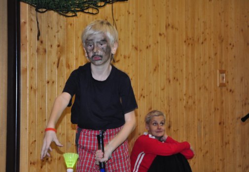 Předvánoční turnaj v Hradci a čertovský badminton v LA