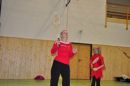 Předvánoční turnaj v Hradci a čertovský badminton v LA