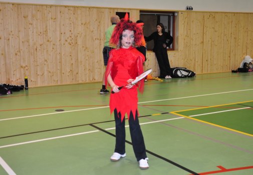Předvánoční turnaj v Hradci a čertovský badminton v LA