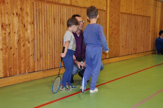 Předvánoční turnaj v Hradci a čertovský badminton v LA