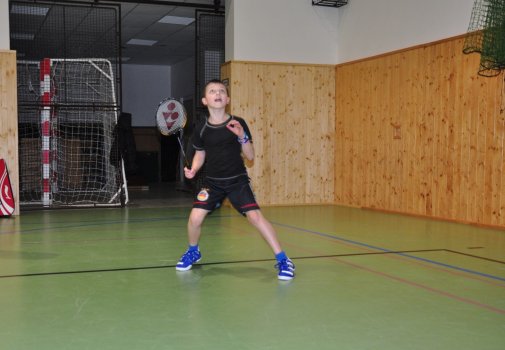 Předvánoční turnaj v Hradci a čertovský badminton v LA