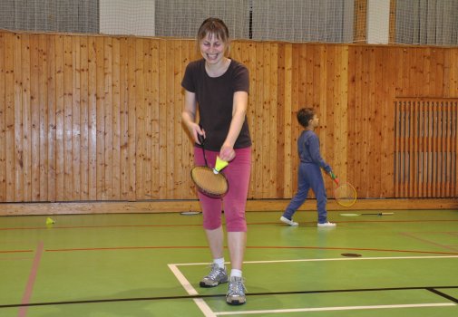 Předvánoční turnaj v Hradci a čertovský badminton v LA