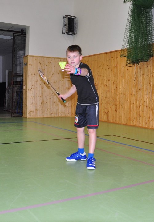 Předvánoční turnaj v Hradci a čertovský badminton v LA