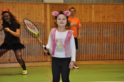 Předvánoční turnaj v Hradci a čertovský badminton v LA