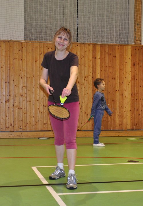 Předvánoční turnaj v Hradci a čertovský badminton v LA