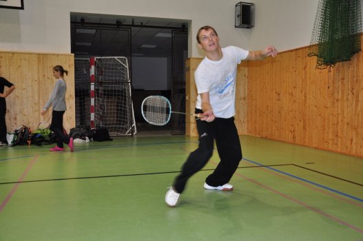 Předvánoční turnaj v Hradci a čertovský badminton v LA