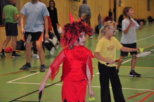 Předvánoční turnaj v Hradci a čertovský badminton v LA