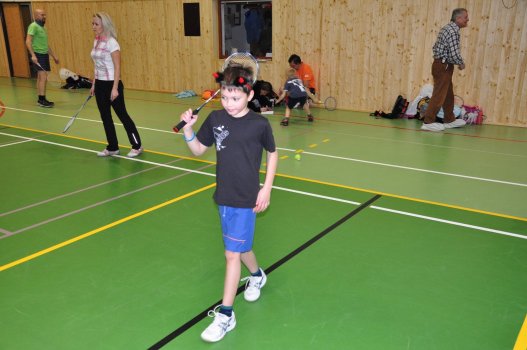 Předvánoční turnaj v Hradci a čertovský badminton v LA