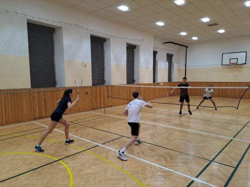 Štědroranní badmintonování 